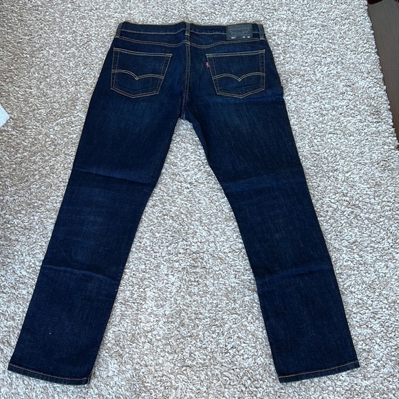 Levi’s Men’s Navy Blue Jeans with lighter knees and Zipper Fly. Size 36x32 - Picture 5 of 11